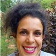 Sono una traduttrice dall'inglese all'italiano e una maestra di home schooling.