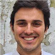 Docente di inglese e spagnolo impartisce lezioni private a studenti di scuola media