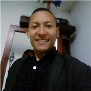 Normalista superior, imparte clases a niños de básica primaria