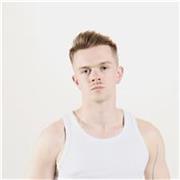 Erasmus master’s student offering online English conversation – C2 speaking level, fashion brand communication experience, USA.