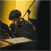 Diplomato in pianoforte con il massimo dei voti, offro lezioni di pianoforte e preparazione per esami d'ammissione a scuole musicali