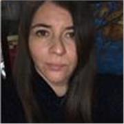 Profesora de educación especial para reforzar aprendizajes en niños de enseñanza básica