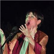 Cantante lirica (soprano) e docente, laureata brillantemente in canto lirico presso il Conservatorio di Musica G.P. da Palestrina di Cagliari, impartisce lezioni di canto, dizione e interpretazione scenica, teoria e solfeggio, storia della musica