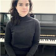 Profesora de piano imparte clases de instrumento y Lenguaje musical