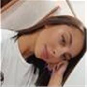 Estudiante universitaria imparte clases de matemáticas para niños de todas las edades