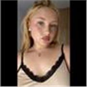 Joven dulce y amable titulada en Primaria y la Eso con muy buen trato hacia los niños y con buenas calificaciones