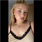 Joven dulce y amable titulada en Primaria y la Eso con muy buen trato hacia los niños y con buenas calificaciones