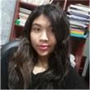 Profesor de Química imparte clase a estudiantes de primaria, secundaria y pre-universitario