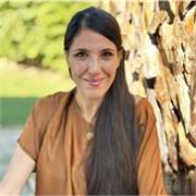 Impara ad applicare il Feng Shui all'interior design nell'ambito di abitazioni, negozi e uffici, portando armonia e funzionalità.