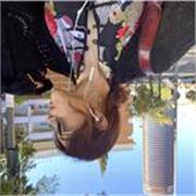 Profesora con nacionalidad peruana, residente como española, enfoque en niños con apoyo especial.