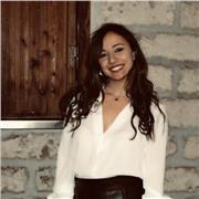 Insegnante di scuola primaria e tutor dsa impartisce lezioni online e in presenza ad alunni di scuola primaria o alunni dsa