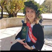 Ho conseguito una laurea magistrale in Biologia e ho un diploma linguistico; molto appassionata di inglese e francese