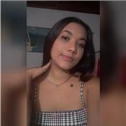 Profesora de inglés imparte clases para niños de todas las edades