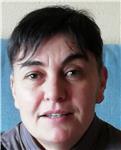 Profesora imparte español a niños y adultos