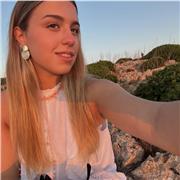 Profesora de catalán, con habilidad y paciencia. Clases dirigidas a niños de primaria.