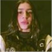 Profesora joven de arte y pintura , explorando mas alla de la conceptualidad y qdwntrandonos a la creatividad y a los colores
