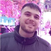 Profesor de apoyo escolar a niños y niñas de Primaria