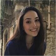 Studentessa laureanda in lingue culture e letterature europee con diploma in lingue straniere