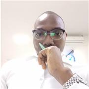 Professeur particulier donne des cours d'Anglais aux élèves