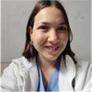 Enfermera con máster en profesorado y experiencia en asociación educativa preparando el ámbito científico para examen libre de ESO