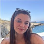 Estudiante de Pedagogía apta para niveles de primaria y secundaria