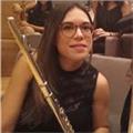 Profesora titulada superior de flauta travesera. con amplia experiencia impartiendo clases tanto a niños como adultos