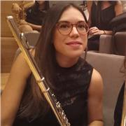 Profesora titulada superior de flauta travesera. Con amplia experiencia impartiendo clases tanto a niños como adultos