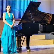 Laureata in pianforte, impartisco lezioni