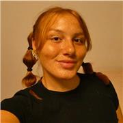 madrelingua inglese e studentessa di Lingue. Lezioni aperte a tutte le età. Sia per compiti o per conversare in lingua!