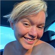 Profesora de francés imparte clases a toda clase de personas