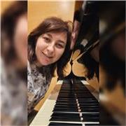 Profesora de piano para todos los edades, niños y adultos con diferente nivel