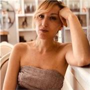 Sociologa, con una forte empatia e capacità di comunicazione. Capace di tirar fuori il potenziale dellonsrudente