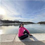 Instructora de YoGa de diversos estilos. Práctica adaptada a cada ser para que se llene de paz y energía