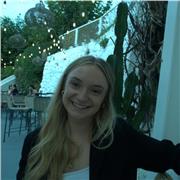 Estudiante universitaria que busca ofrecer apoyo a alumnos desde infantil hasta Bachillerato