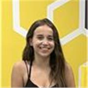 Soy estudiante de enfermería en la universidad con alto nivel de inglés.