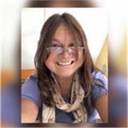 Mis clases son personalizadas o en grupo, dirigidas a estudiantes secundarios o aquellos que deseen aprender