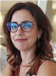 Laureanda in economia ed impresa impartisce lezione di diritto ed economia a studenti delle scuole superiori