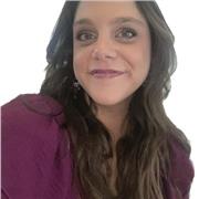Titulada en Integración Social, especialidad en niños con problemas de aprendizaje.