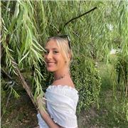 I provide private lessons aiming to improve your confidence in using the English language!