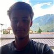 Ragazzo appena uscito dal liceo scientifico, con interessi nella storia, nella fisica e nella letteratura italiana