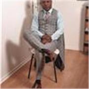 Professeur particulier donne cours de soutien scolaire en anglais aux étudiants