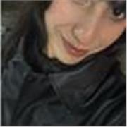 Profesora de español imparte clases a niños de 7 y 9 años