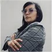 Maestra en computación para jóvenes y adultos