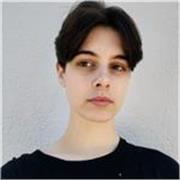 Profesora de informática que puede ayudar con tareas escolares a niños de todas las edades