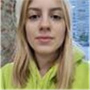 Estudiante de primer año de carrera con bachillerato de ciencias sociales con experiencia en el cuidado y aprendizaje de niños