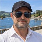 Profesor con extensa experiencia dando clases en linea y presenciales de Matematicas, Fisica y Quimica. Para grados uni: Algebra lineal, Calculo diferencial/integral y de varias variables/ EDOS, etc... En bachi y ESO: Matematicas, FIsica y Quimica. Ofrezc