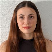 Profesora de ESO apta para todos los niveles (desde 1º hasta 4º) y edades  en las asignaturas de inglés, matemáticas y biología.