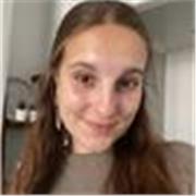 Profesora graduada en Estudios Ingleses, especialidad en lingüística