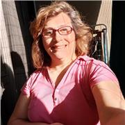 Offro lezioni di inglese a bambini delle elementari e delle medie, andando incontro ale loro esigenze. Sono native speaker della lingua inglese