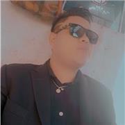 Maestro de español disponible para ayudarlos a aprender el idioma